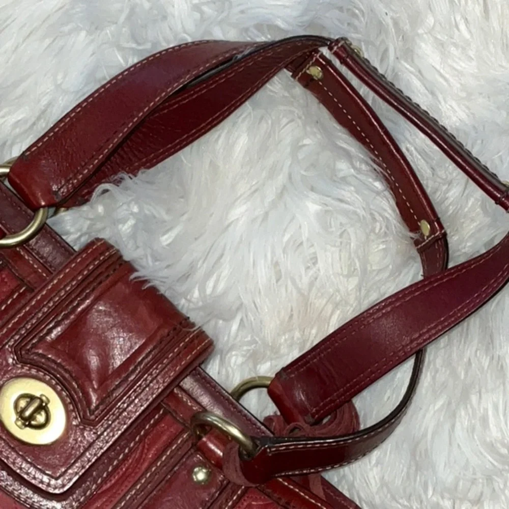 Red Coach - Picture 3 of 4